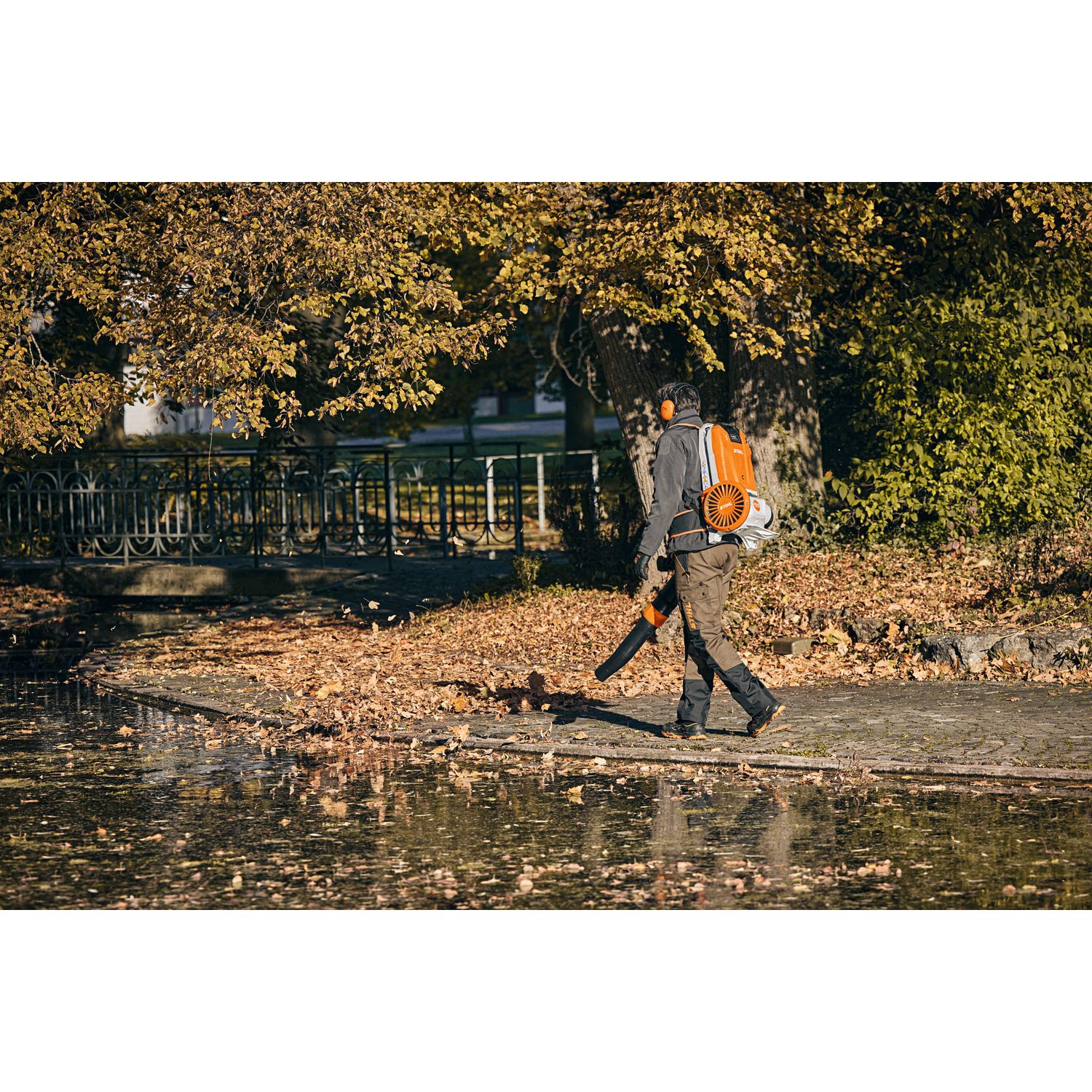 Аккумуляторный воздуходув STIHL BGA 300