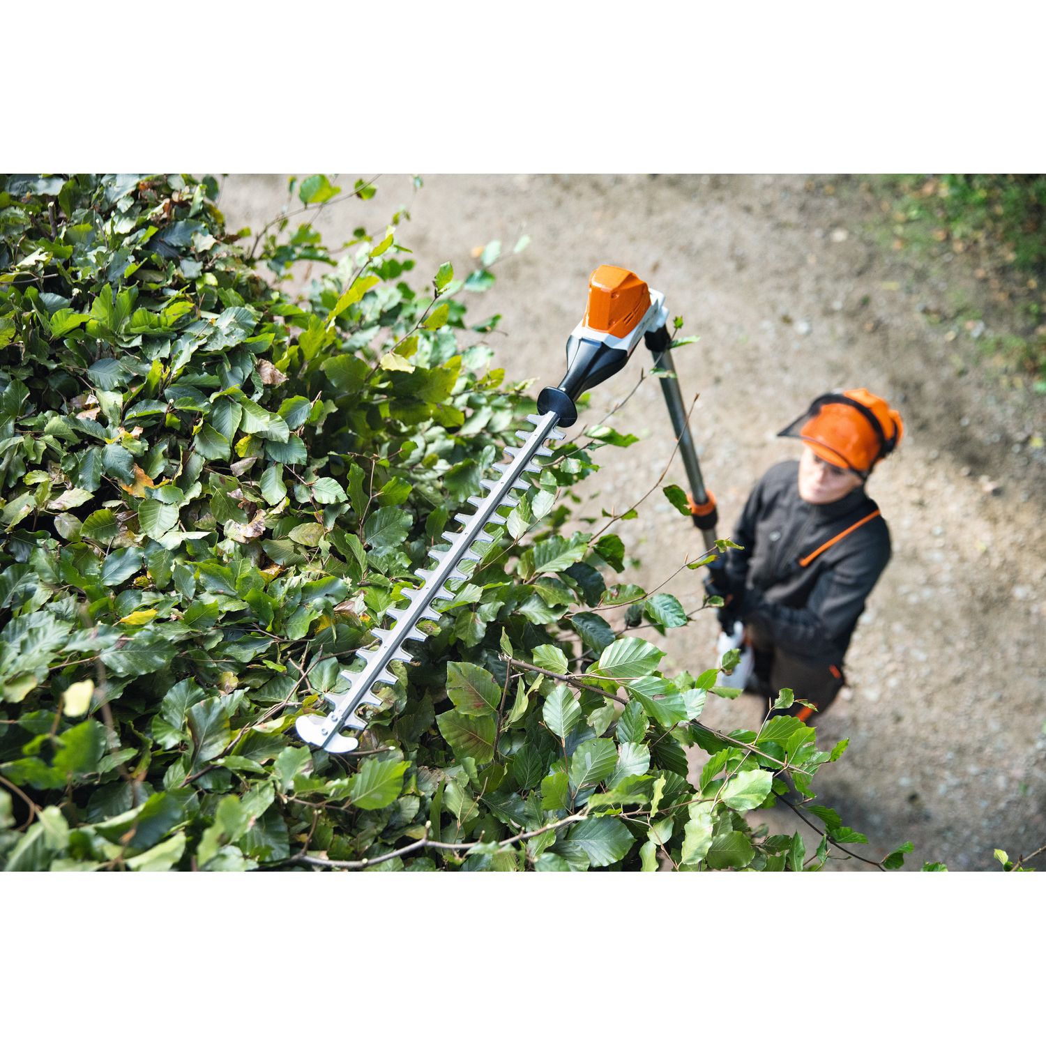 Аккумуляторный широкозахватный кусторез STIHL HLA 86