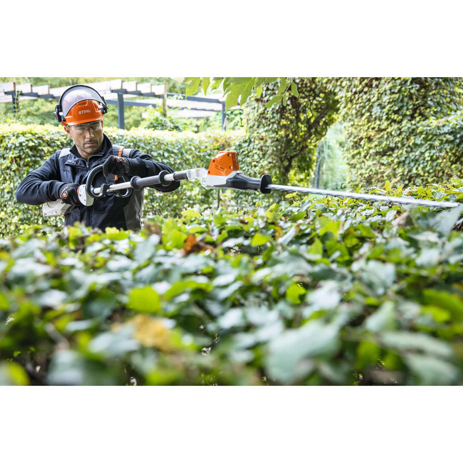 Аккумуляторный широкозахватный кусторез STIHL HLA 66