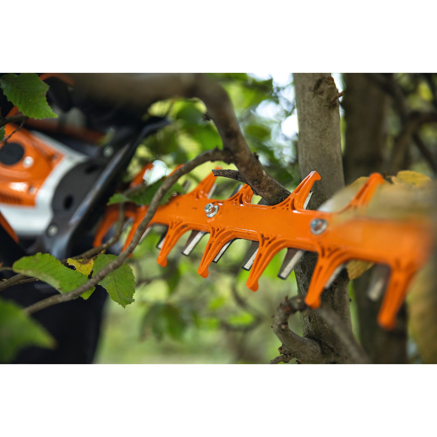 Аккумуляторный кусторез STIHL HSA 94 R (для интенсивной обрезки)