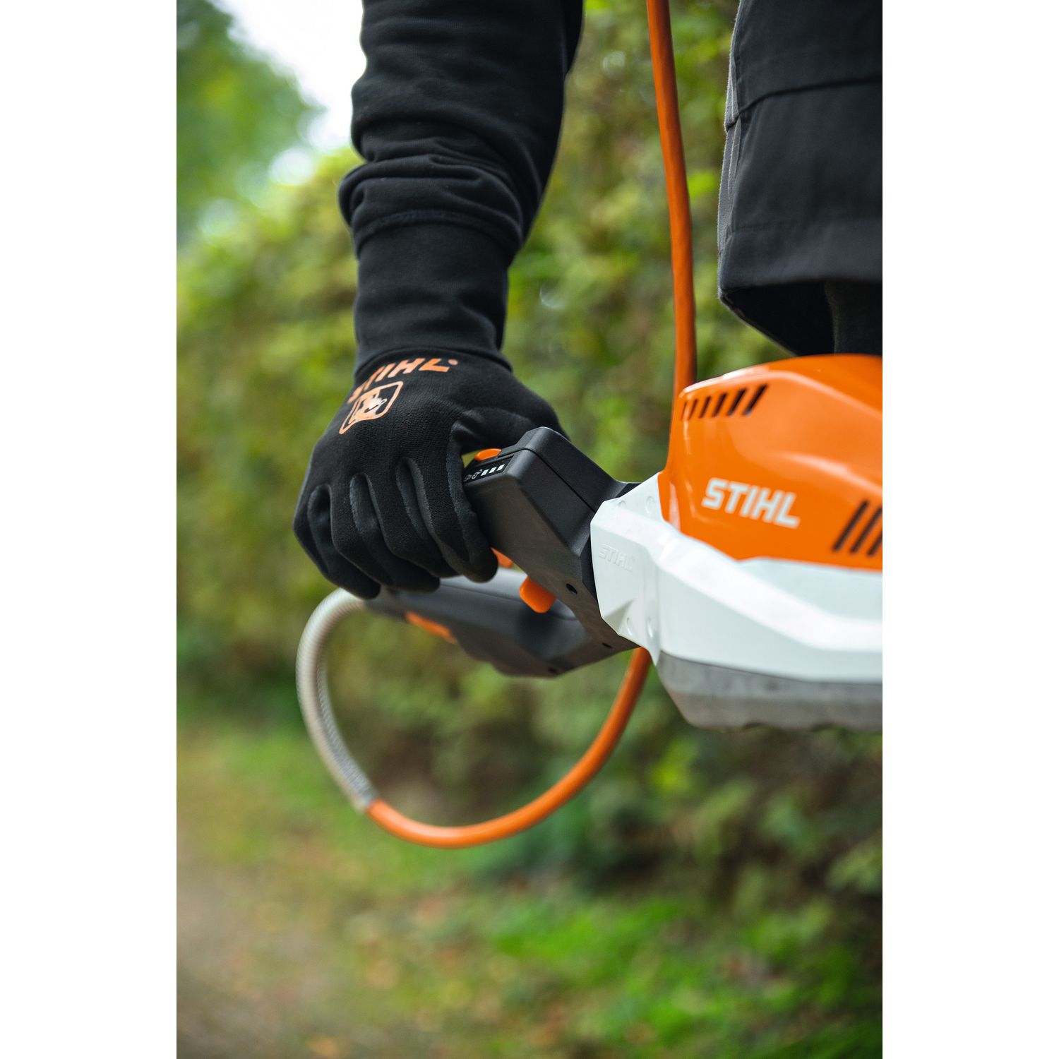 Аккумуляторный кусторез STIHL HSA 94 R (для интенсивной обрезки)