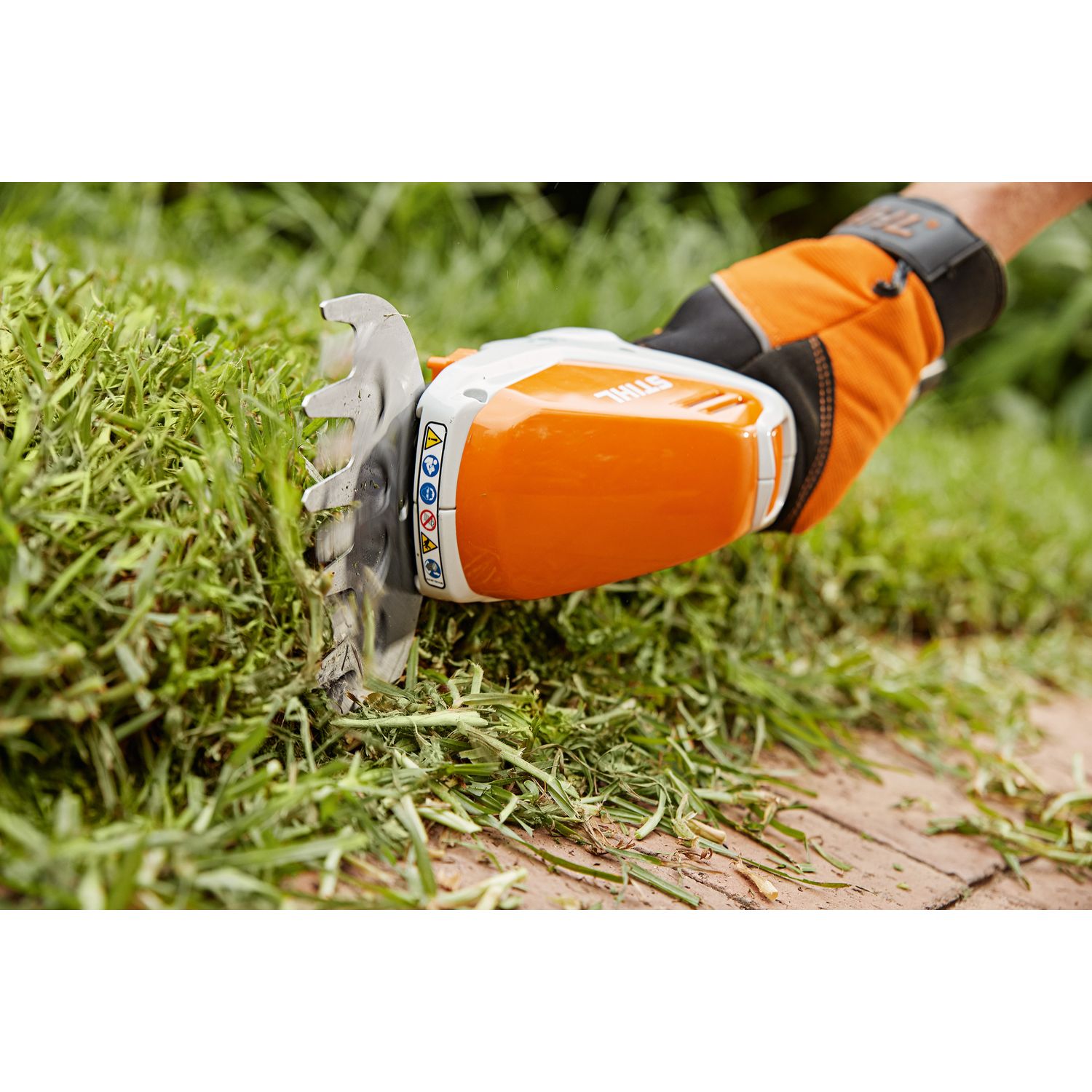 Аккумуляторный мини-кусторез STIHL HSA 26